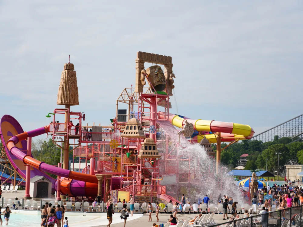 A day full of visitors at Lost City of Atlantis, one of Wisconsin Dells Water Parks, with its long twisty slides and other attraction which makes it one of the best Wisconsin tourist attractions